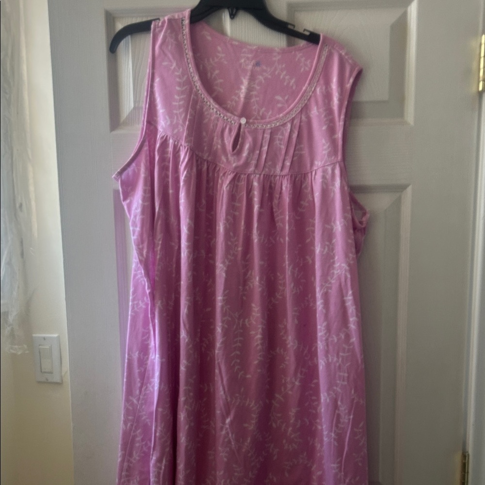 NWT Sz 2x pink leaf design nightshirt Croft & barrow